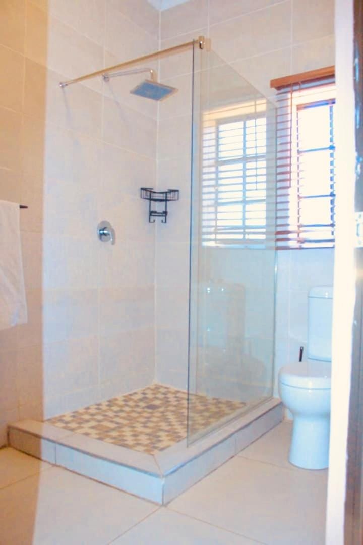 LIVE-INN LUXURY SUITES Bed and Breakfast in Africa