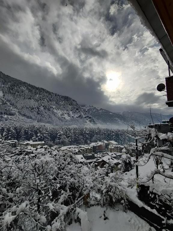 Hotel Ambika Bliss Manali Hotel in Manali