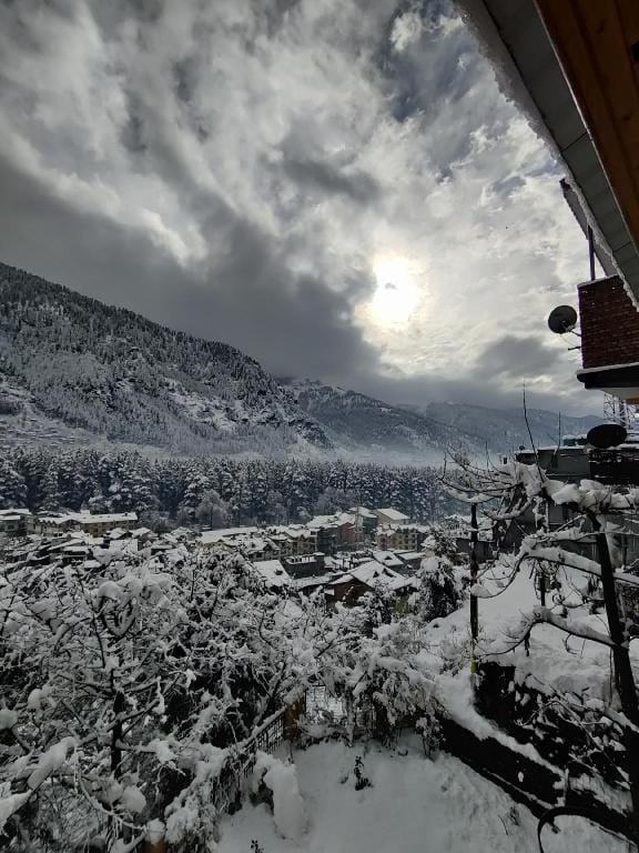 Hotel Ambika Bliss Manali Hotel in Manali