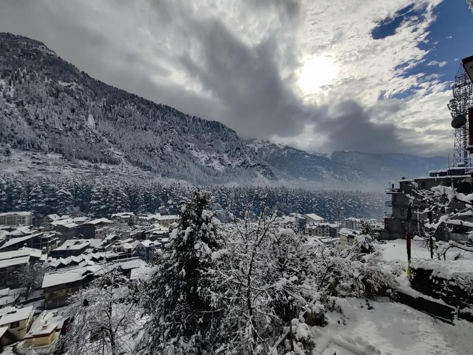 Hotel Ambika Bliss Manali Hotel in Manali