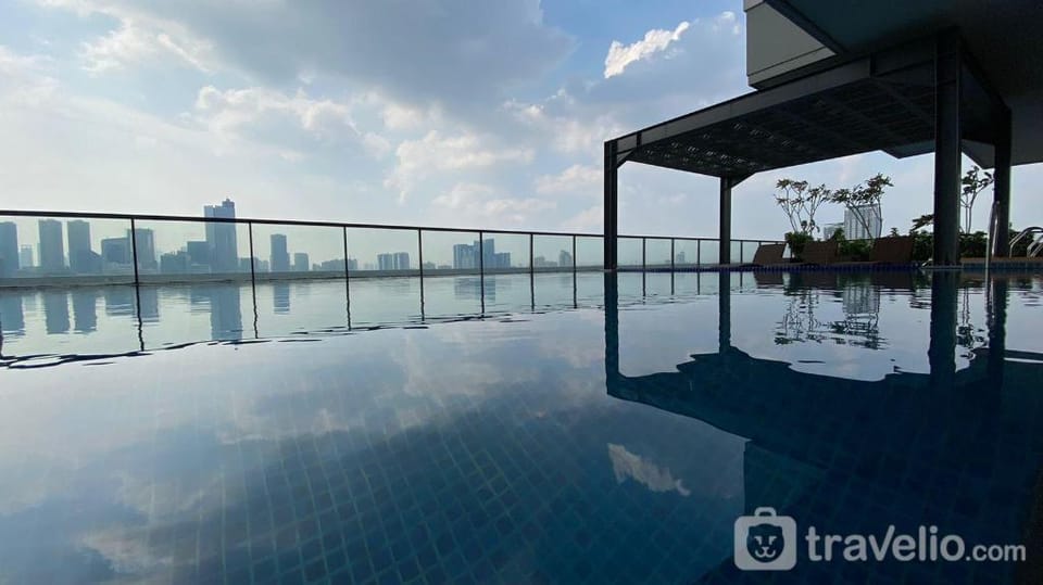 Stunning Comfortable 2BR Samara Suites By Travelio Apartment in South Jakarta City