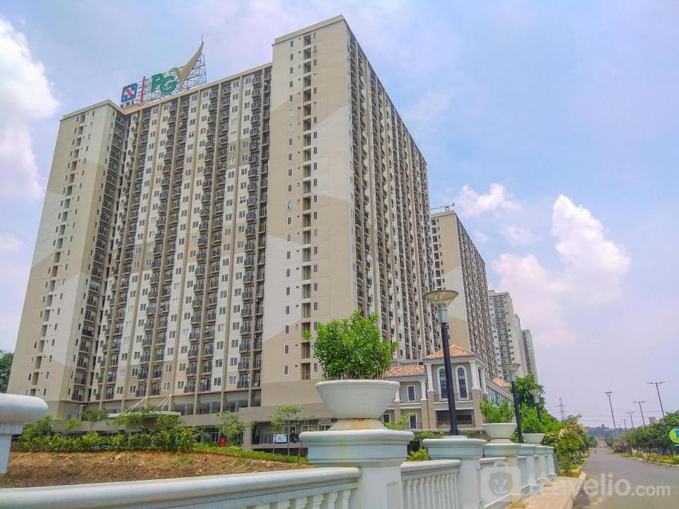 Best and Tidy 2BR Podomoro Golf View By Travelio Apartment in West Java