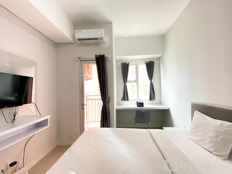 Nice and Cozy Studio Transpark Juanda By Travelio Apartment in West Java