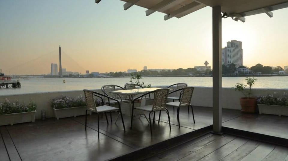 Riverfront house/Chao phraya river/Baan Rimphraya Vacation rental in Bangkok