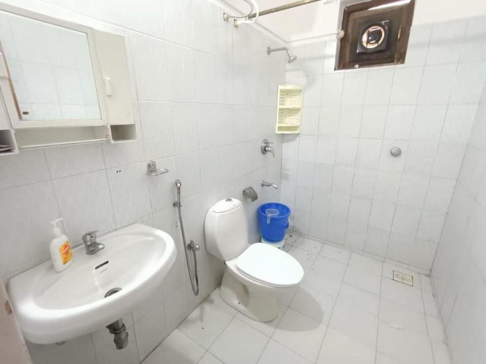 One BHK2 Candolim Homestay WiFi AC Power Back Up Apartment in Candolim