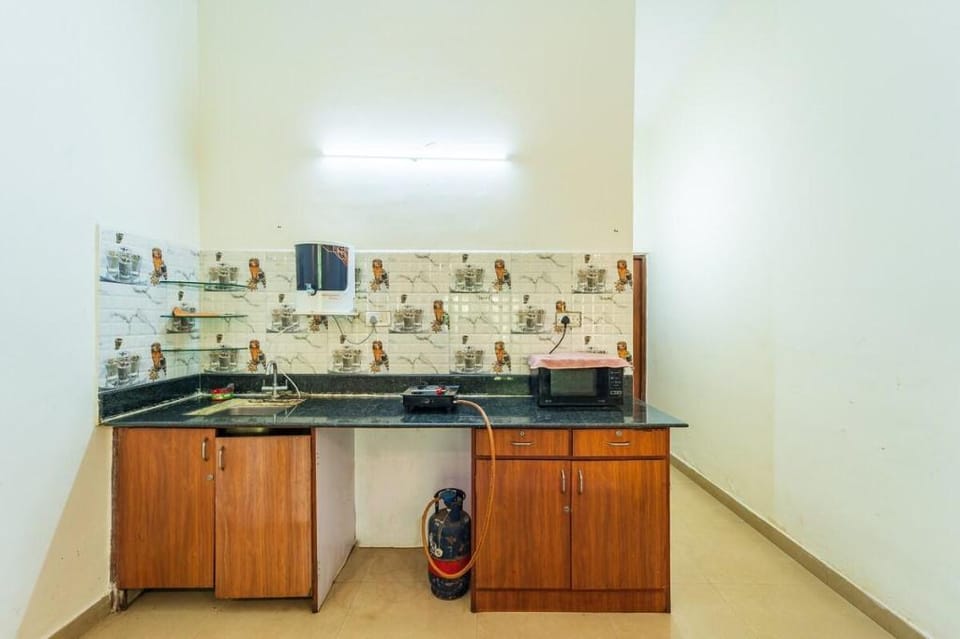 One BHK2 Candolim Homestay WiFi AC Power Back Up Apartment in Candolim