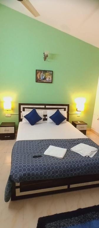 One BHK10 Goa Candolim Homestay AC WiFi WM Back Up Apartment in Candolim