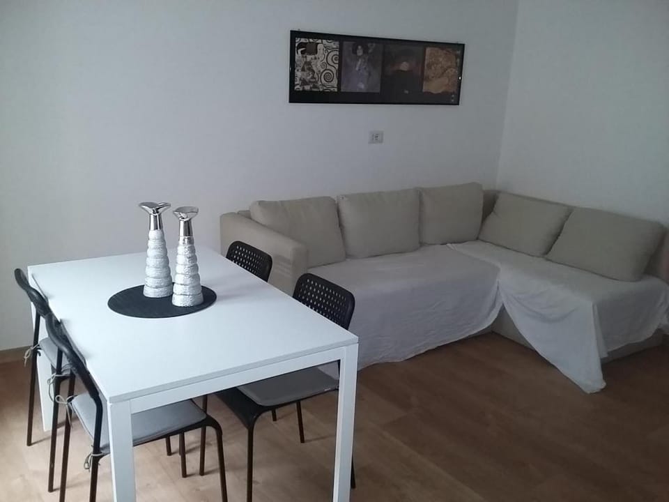 central apartment, just steps from the Duomo and the Teatro, with balcony Apartment in Orvieto