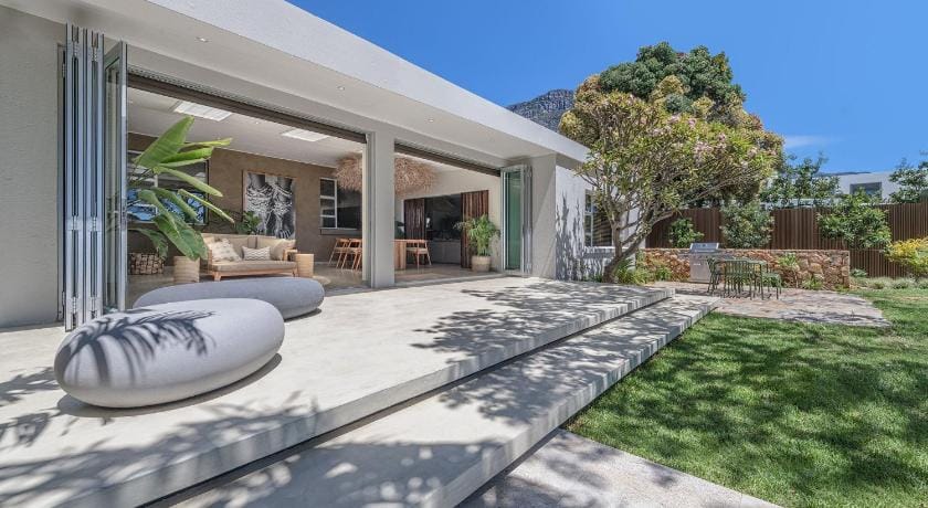 The 5 Apostles, Amazing beautiful spacious villa in Campsbay to enjoy a holiday Villa in Cape Town