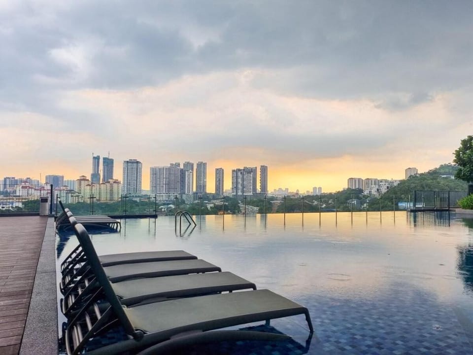 Cozy 3BR [2-8pax] 65"TV near MidValley/Pavilion 2 Apartment in Federal Territory of Kuala Lumpur