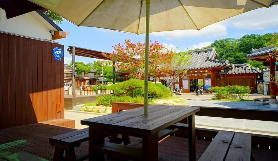 Jeonju Cheongsachorong Taejoro Pension Bed and Breakfast in South Korea