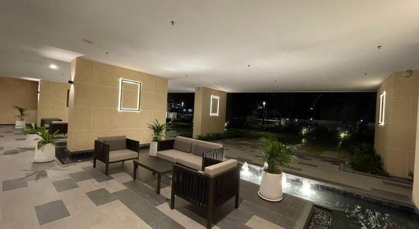 Mont Kiara 3 Room Balcony Free WIFI & Car Park Apartment in Petaling Jaya