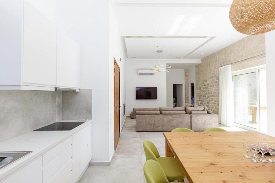 Mandana Villa - With Private Pool & Jacuzzi Apartment in Crete