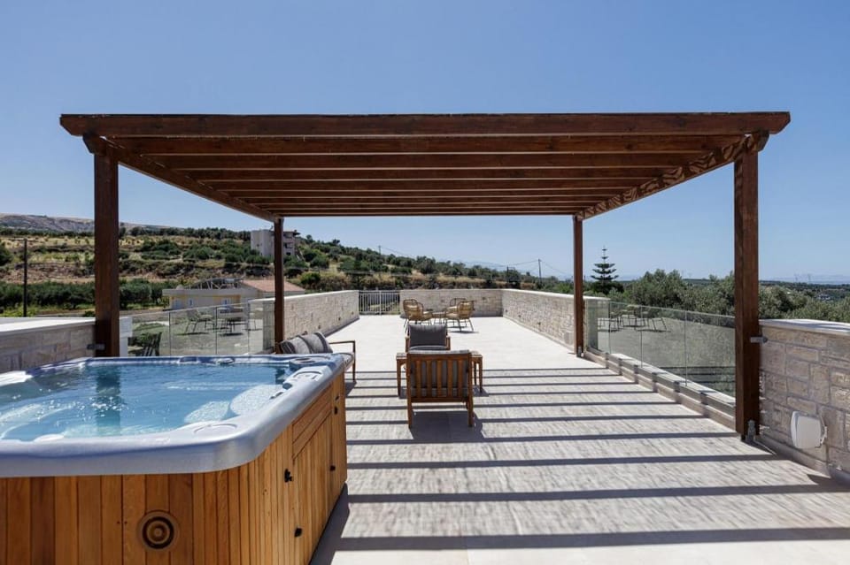 Mandana Villa - With Private Pool & Jacuzzi Apartment in Crete