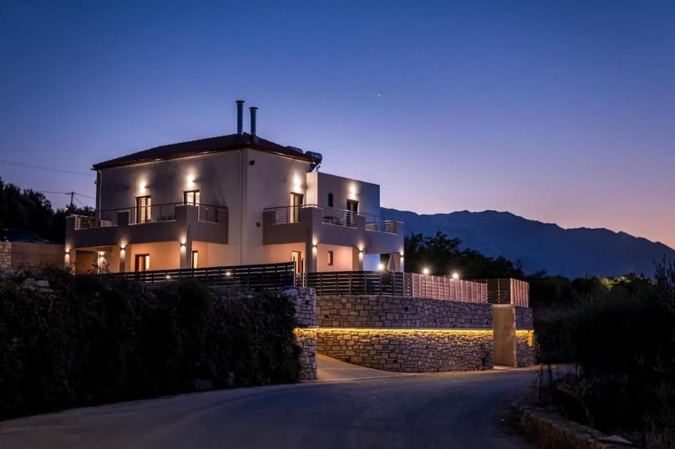 Villa Karouzo- With Private Pool Apartment in Crete