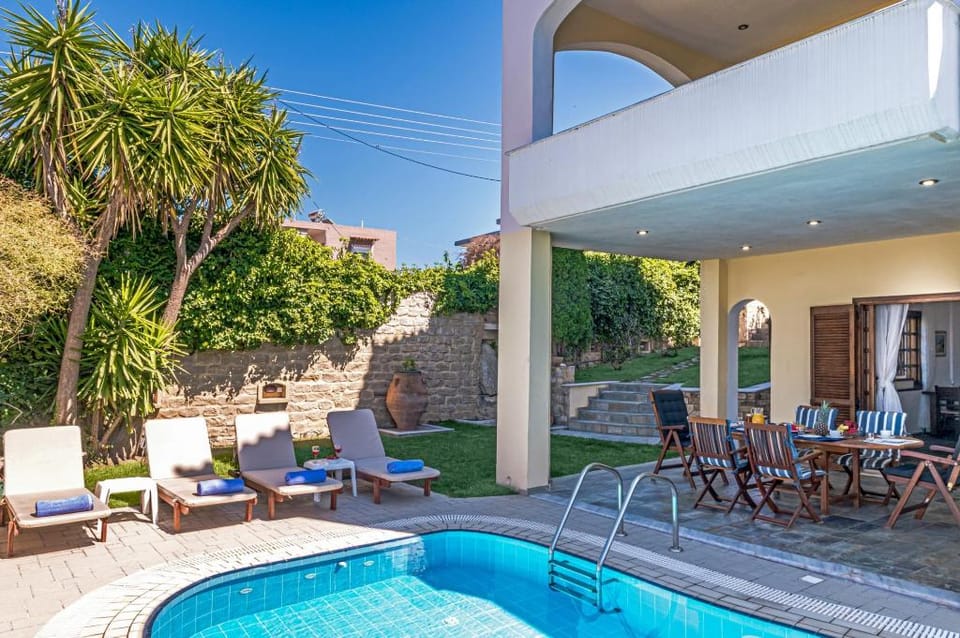 Dim Art  Villa - with private pool Apartment in Crete