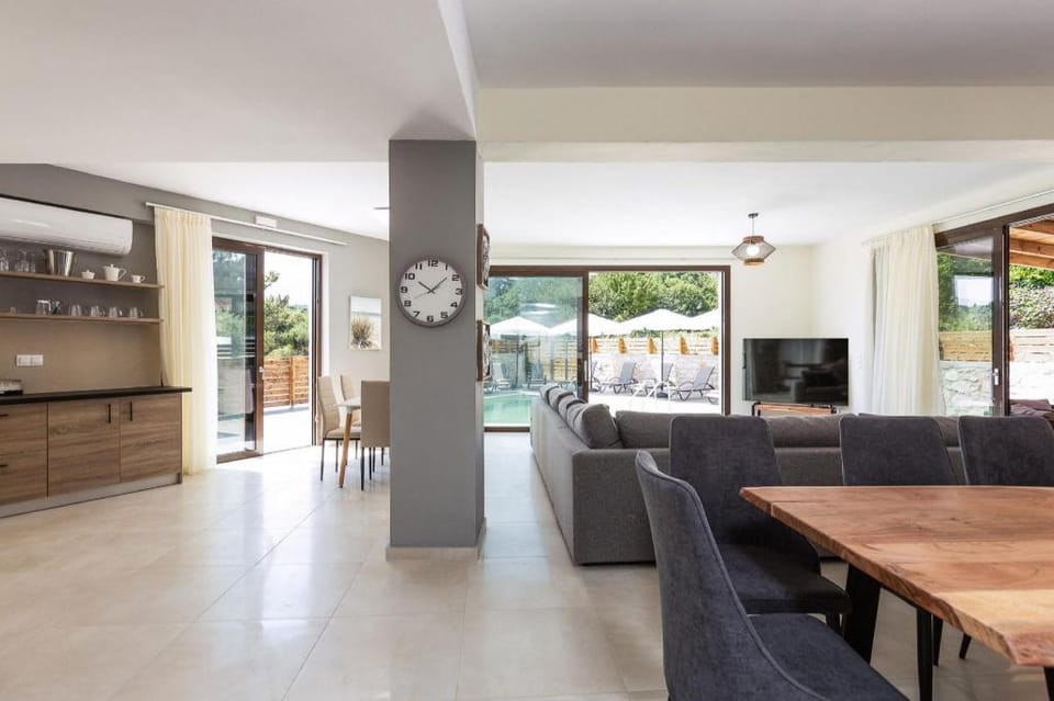 Villa Chnaris - Private Pool and Sauna Apartment in Crete
