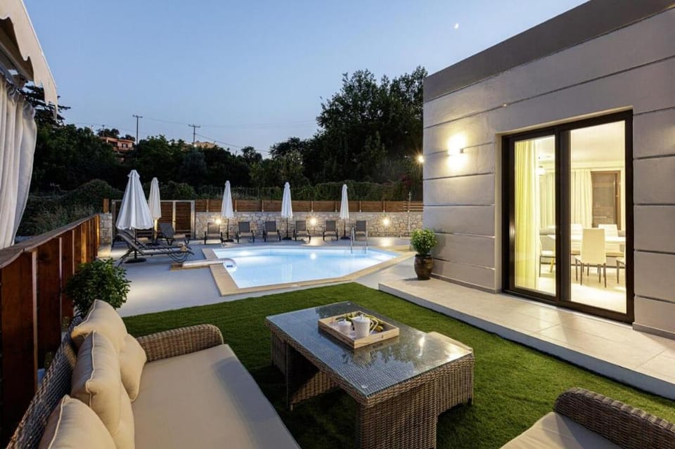 Villa Chnaris - Private Pool and Sauna Apartment in Crete