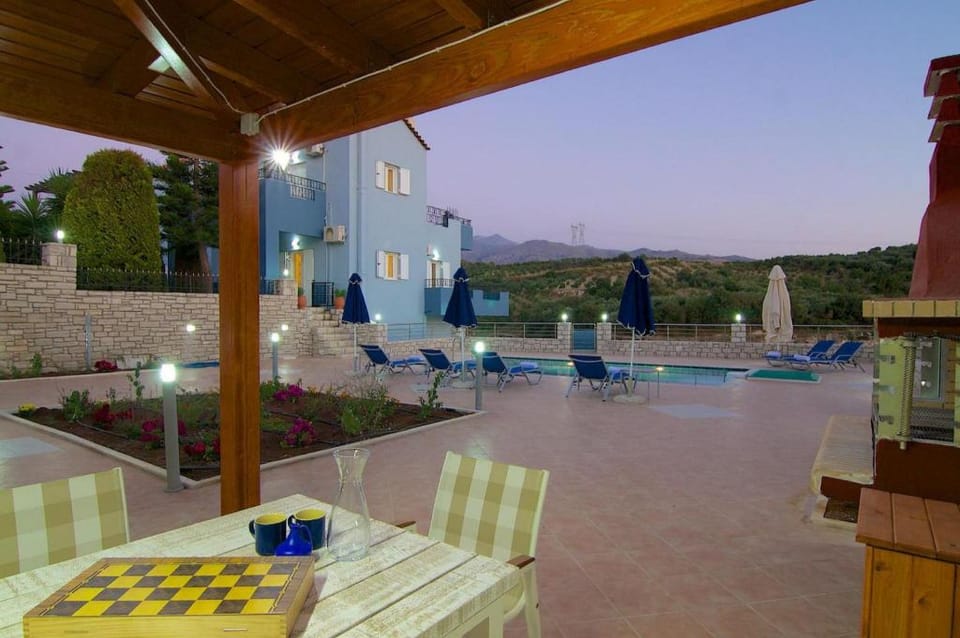 Blue Villa 2 - With Private Pool Apartment in Crete
