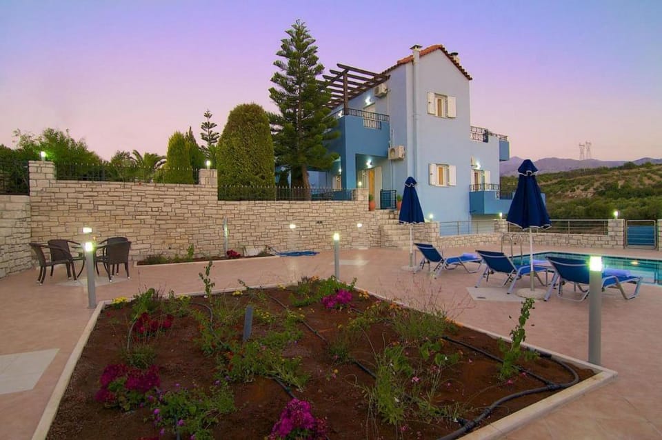 Blue Villa 2 - With Private Pool Apartment in Crete