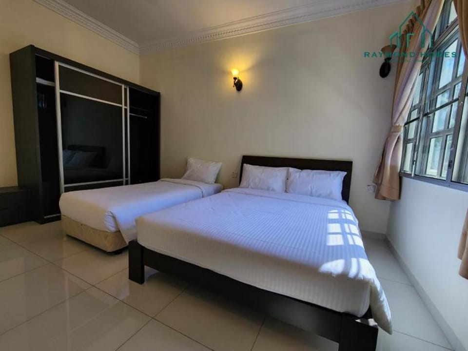 Luxury 3BR w/Bathtub@99 Kelawei by Raymond Homes#B Apartment in George Town