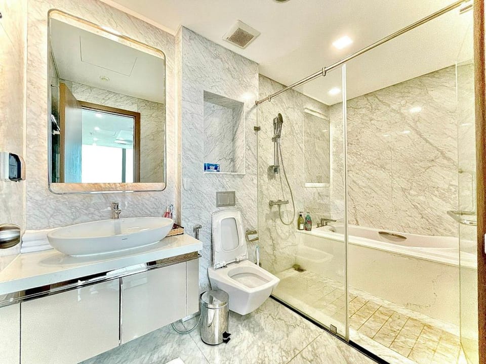 Căn hộ cao cấp 4 phòng ngủ ở Landmark 81 Apartment in Ho Chi Minh City