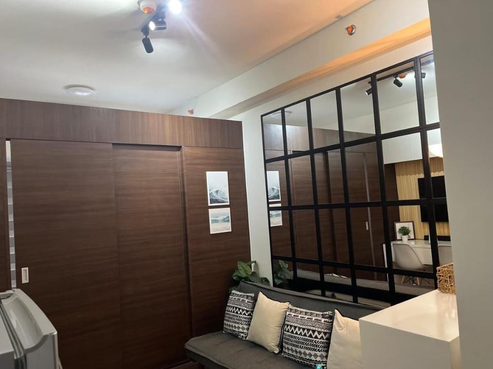 Isabel 1 condo by Air Residence Vacation rental in Makati