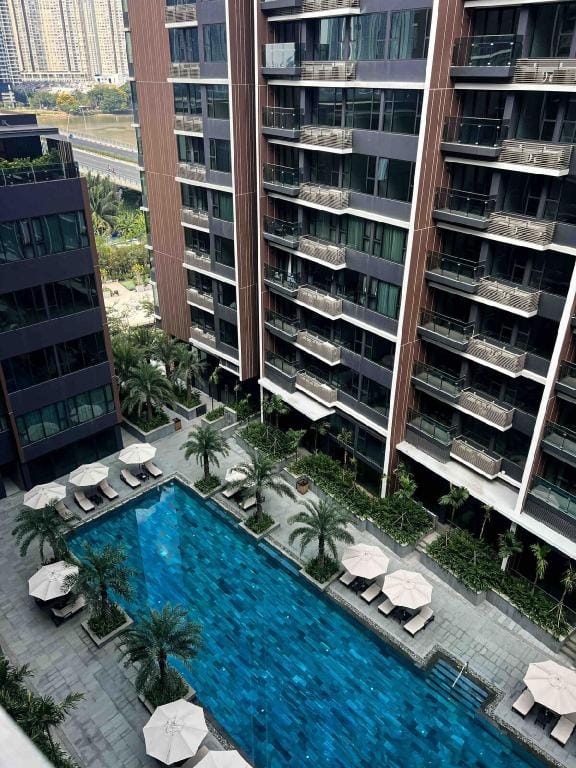 River Luxurios Apartment - Deluxe Pool View Apartment in Ho Chi Minh City