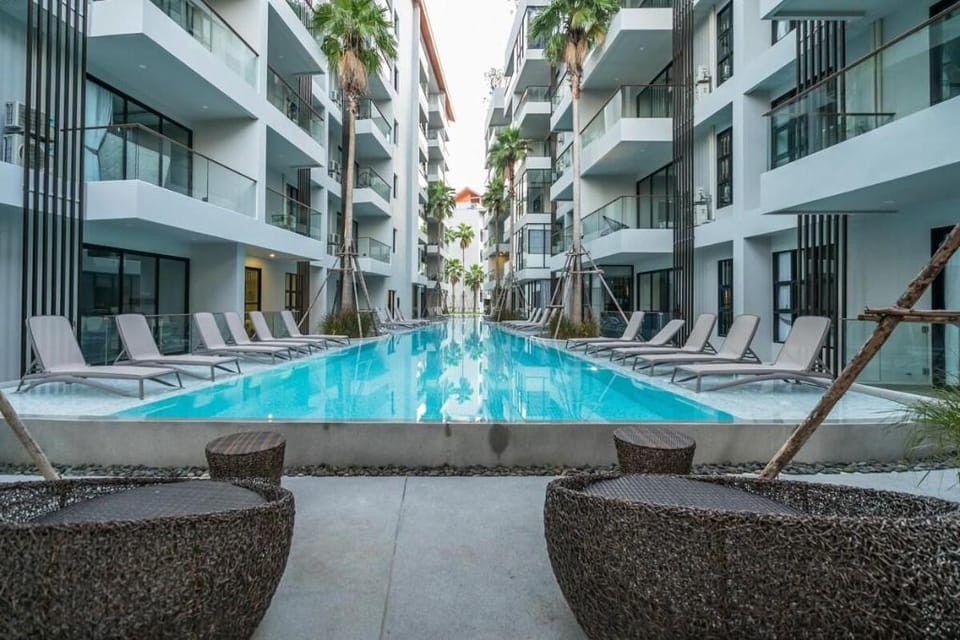 Modern Surin Condo great location, pool & gym A303 Vacation rental in Choeng Thale