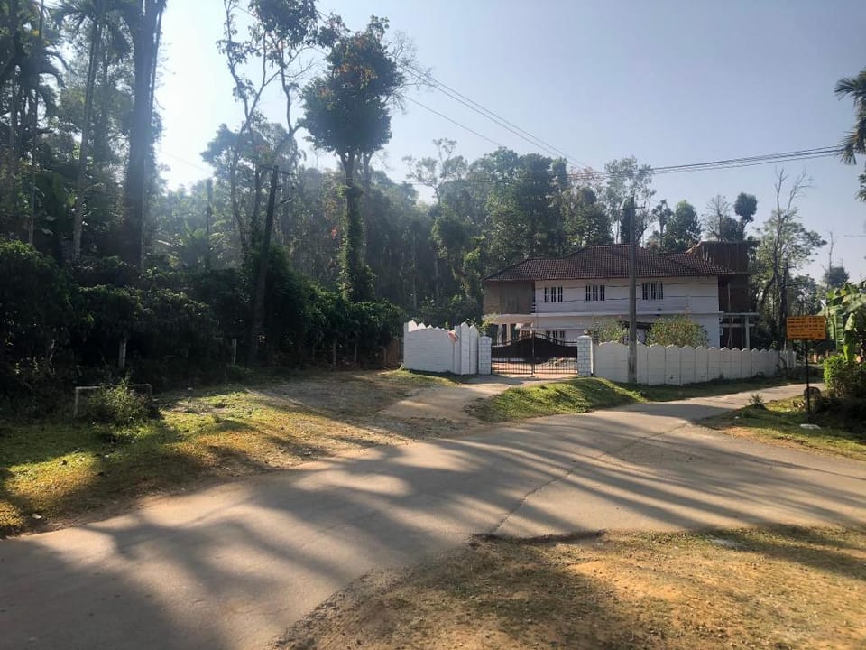 Amberleaf Estate 4BHK Homestay -Coorg by Homeyhuts Vacation rental in Kerala