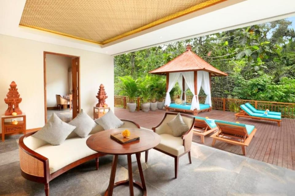 Entire Romantic Villa 2BR Family Suitable #P24 Villa in Tampaksiring
