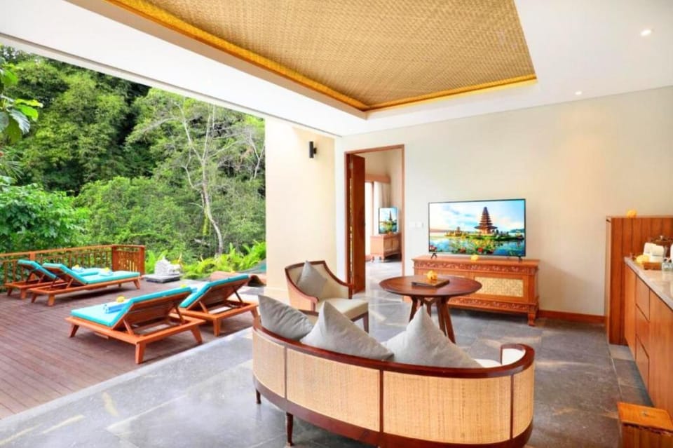 Entire Romantic Villa 2BR Family Suitable #P24 Villa in Tampaksiring