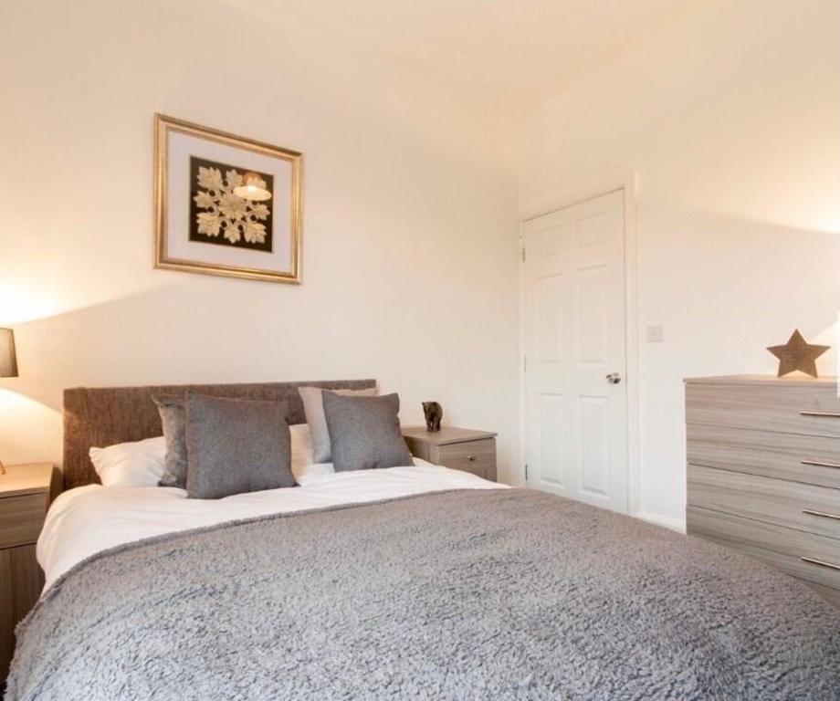 Exclusive 4 BR House near Hanley- Free Parking Vacation rental in Stoke-on-Trent