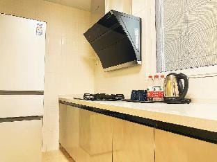 Y[艺见如故]市区稀有湖景房独立阳台大窗天府艺术公园美景尽收眼底，近龙湖天街/地铁站/欢乐谷2室1厅 Apartment in Sichuan