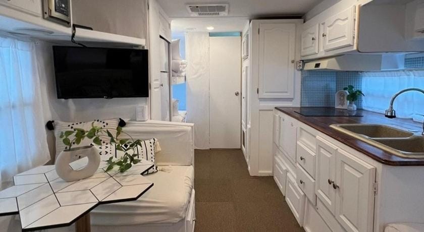Sokcho New York Caravan Bed and Breakfast in South Korea