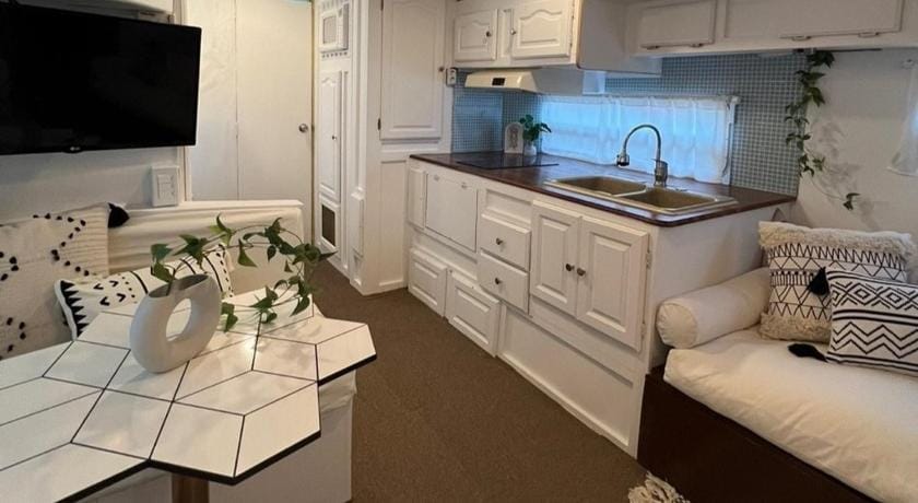 Sokcho New York Caravan Bed and Breakfast in South Korea