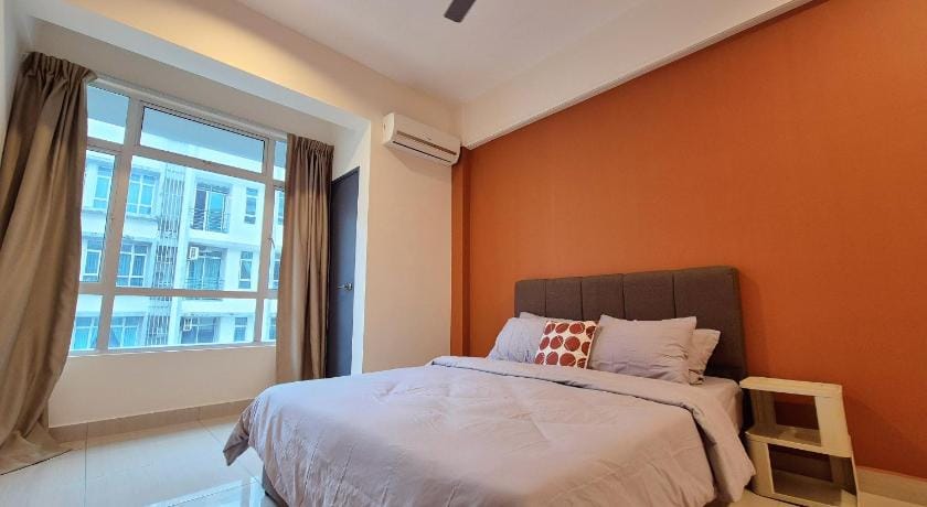 Walking Distance to Mt Austin - New Renovated Apartment in Johor Bahru