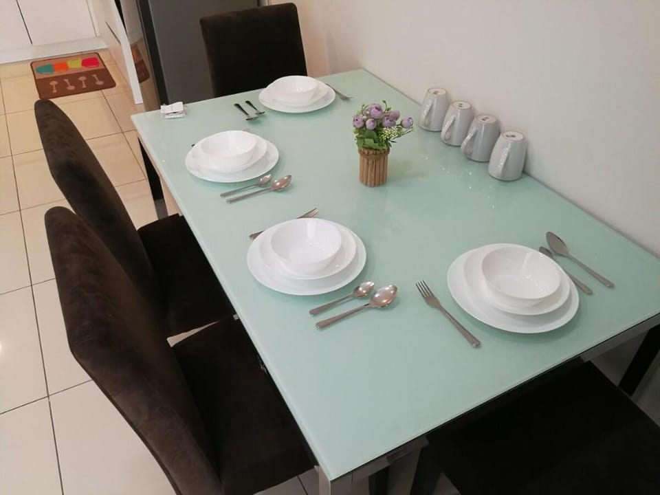 CozySuites @ Mansion One_2-5 Pax@Gleneagles/Gurney Apartment in George Town