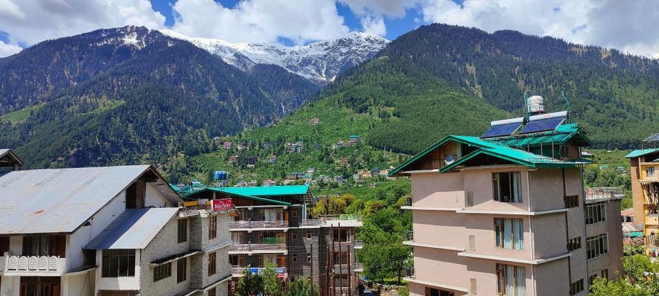 The Nush Stays Hotel in Manali