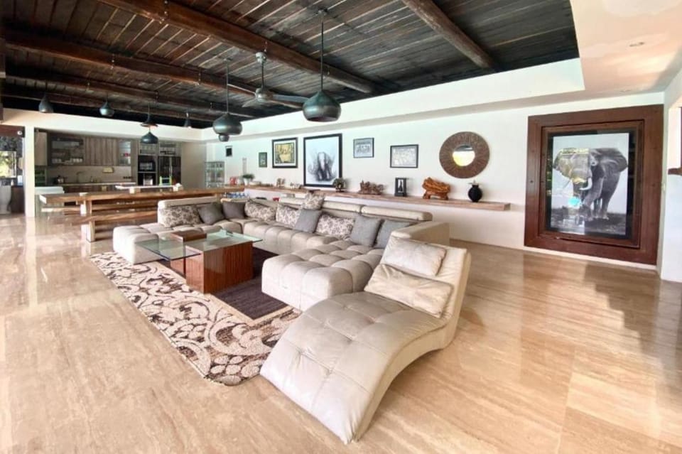Entire 4 BR Private Pool Villa #W17 Villa in Kuta Selatan
