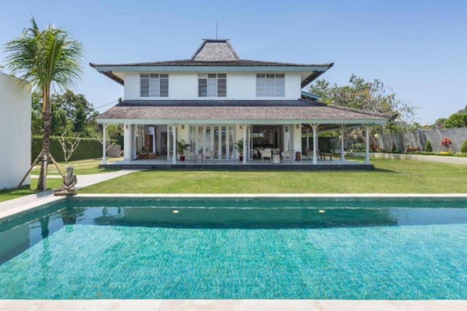 Stunning 3 BR Private Pool Villa #W18 Villa in North Kuta