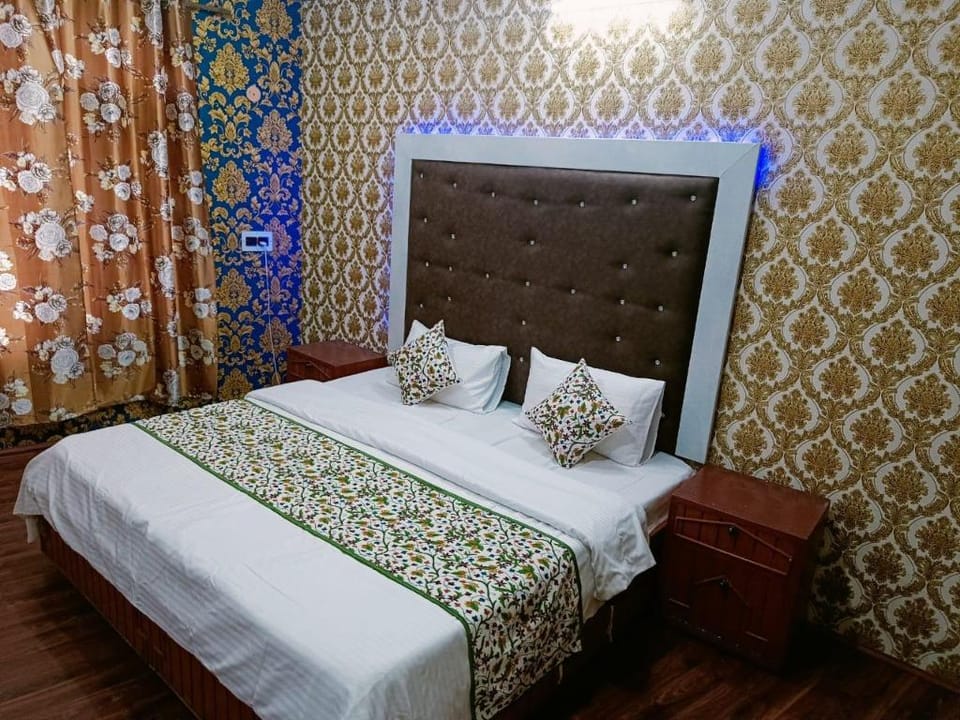 New Kashmir Hill Town Hotel in India