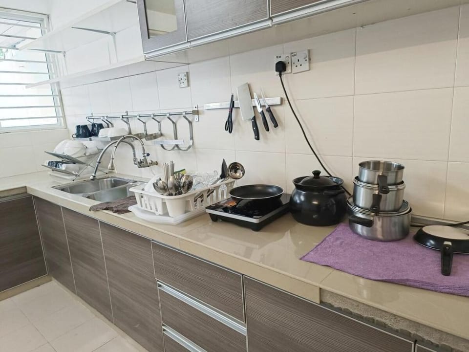 BBQ Ready 4BR Walking to Beach Vacation rental in Tanjung Bungah