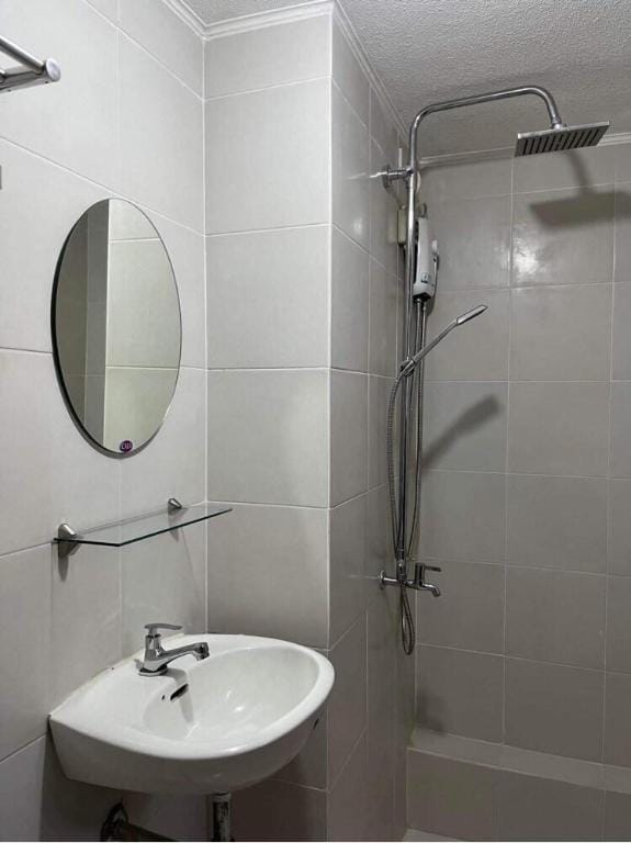 YPJs Lovely  2BR Condo at One Oasis CdeO w Cable Apartment in Cagayan de Oro