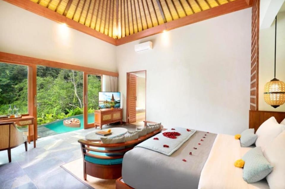Luxury Suite with Pool View #P25 Apartment in Tampaksiring