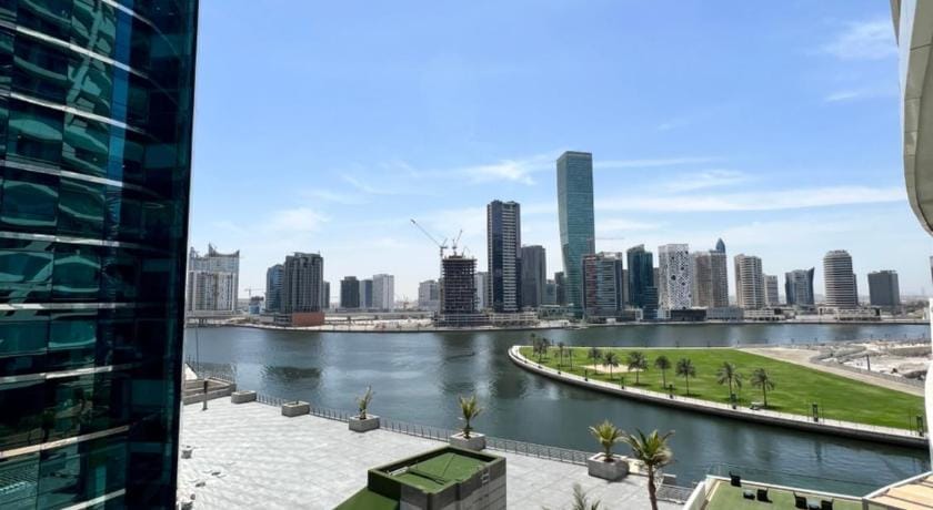 Lux Studio in Downtown w big balcony & canal view Apartment in Dubai