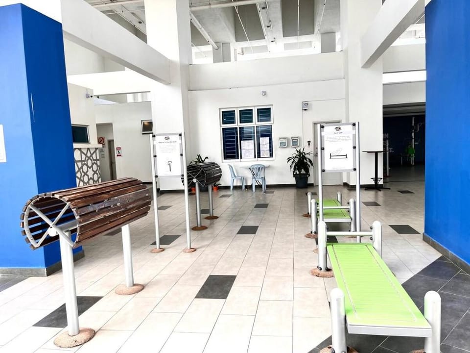 Melaka-Cozy 2-BR Retreat: AC, Street Views  Vacation rental in Malacca