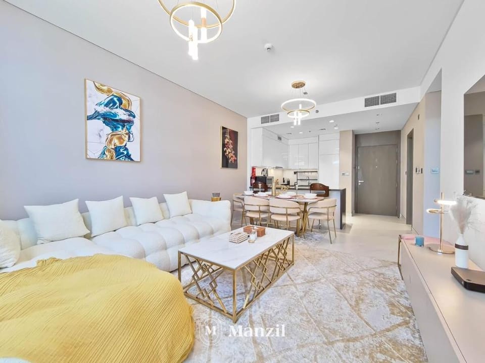 Stylish Waterfront 1 BR w pvt beach near Downtown Apartment in Dubai