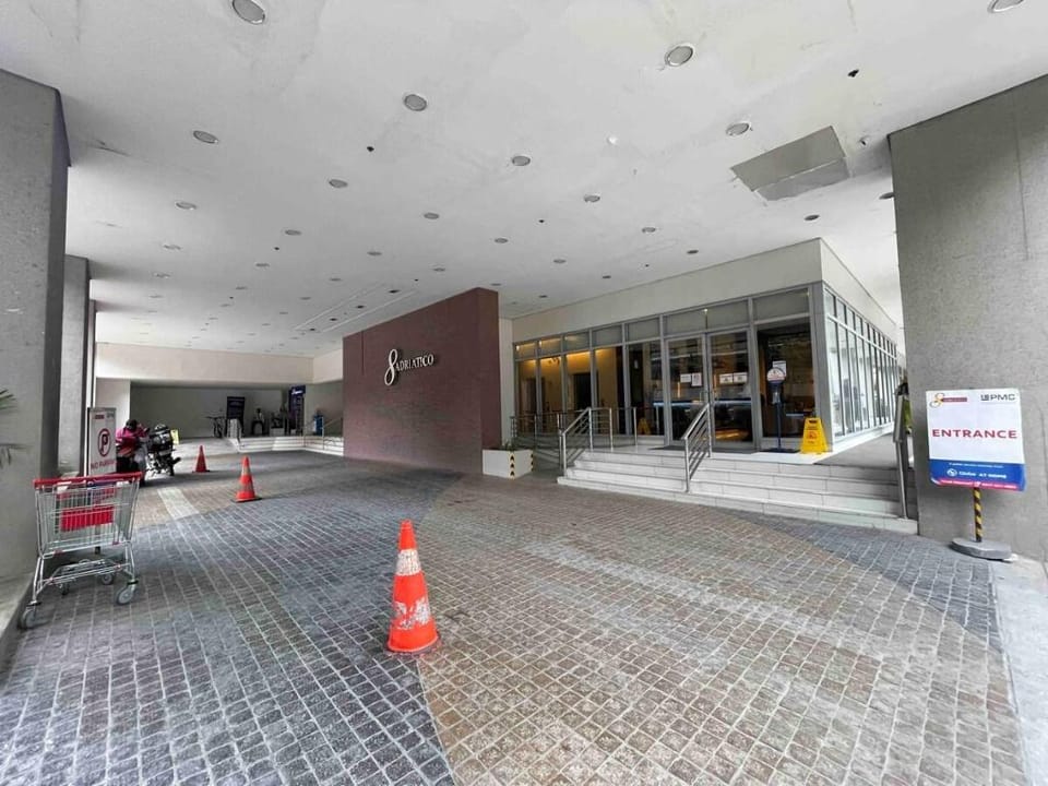 Rental Condo near UP-PGH, St Lukes and US Embassy Vacation rental in Manila City