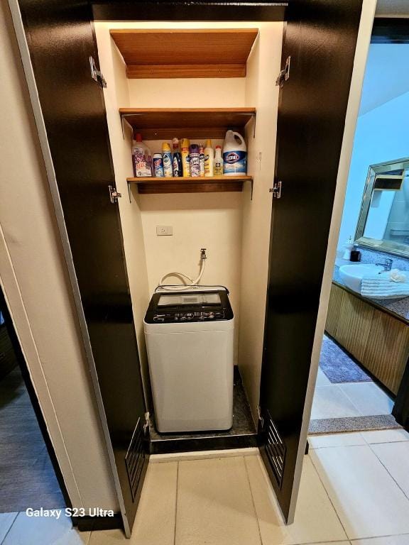 Two bedroom unit w/ 1 parking , Netflix & WI-FI Apartment in Las Pinas